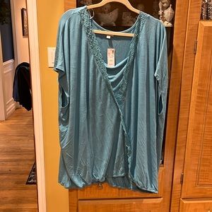 VIP knits by Avenue 26/28 top